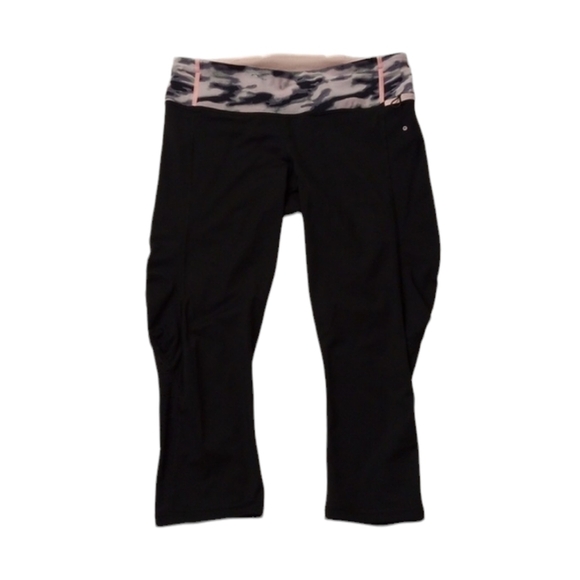 Lululemon Womens Crop Leggings Sz 6 Breezy Camo Black Capris Workout Athletic - Picture 1 of 10